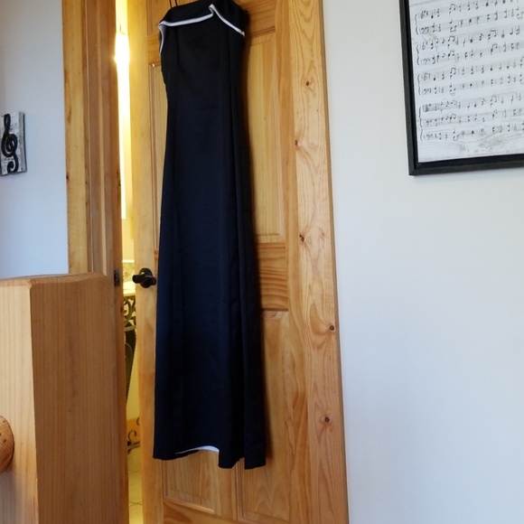 NWT Beautiful black gown - Picture 2 of 6